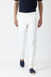 CHINO CHIC GABARDINE DE COTON STRETCH BLANC CASSÉ - BZV3 - BERNARD ZINS