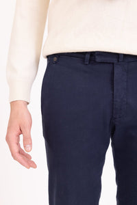 CHINO CHIC GABARDINE DE COTON STRETCH BLEU-ENCRE - BZV3 - BERNARD ZINS