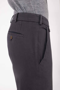 CHINO GABARDINE DE COTON STRETCH ARDOISE - BZV3 - BERNARD ZINS