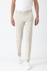 CHINO GABARDINE DE COTON STRETCH BEIGE GRÈS - BZV3 - BERNARD ZINS