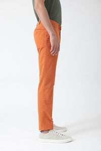 CHINO GABARDINE DE COTON STRETCH CURCUMA - BZV2 - BERNARD ZINS