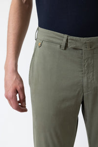 CHINO GABARDINE DE COTON STRETCH JUNGLE - BZV3 - BERNARD ZINS