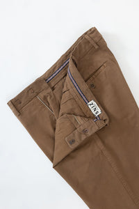 CHINO GABARDINE DE COTON STRETCH TABAC - BZV2 - BERNARD ZINS