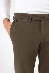 CHINO GABARDINE DE COTON STRETCH VERT PICKLE - BZV3 - BERNARD ZINS